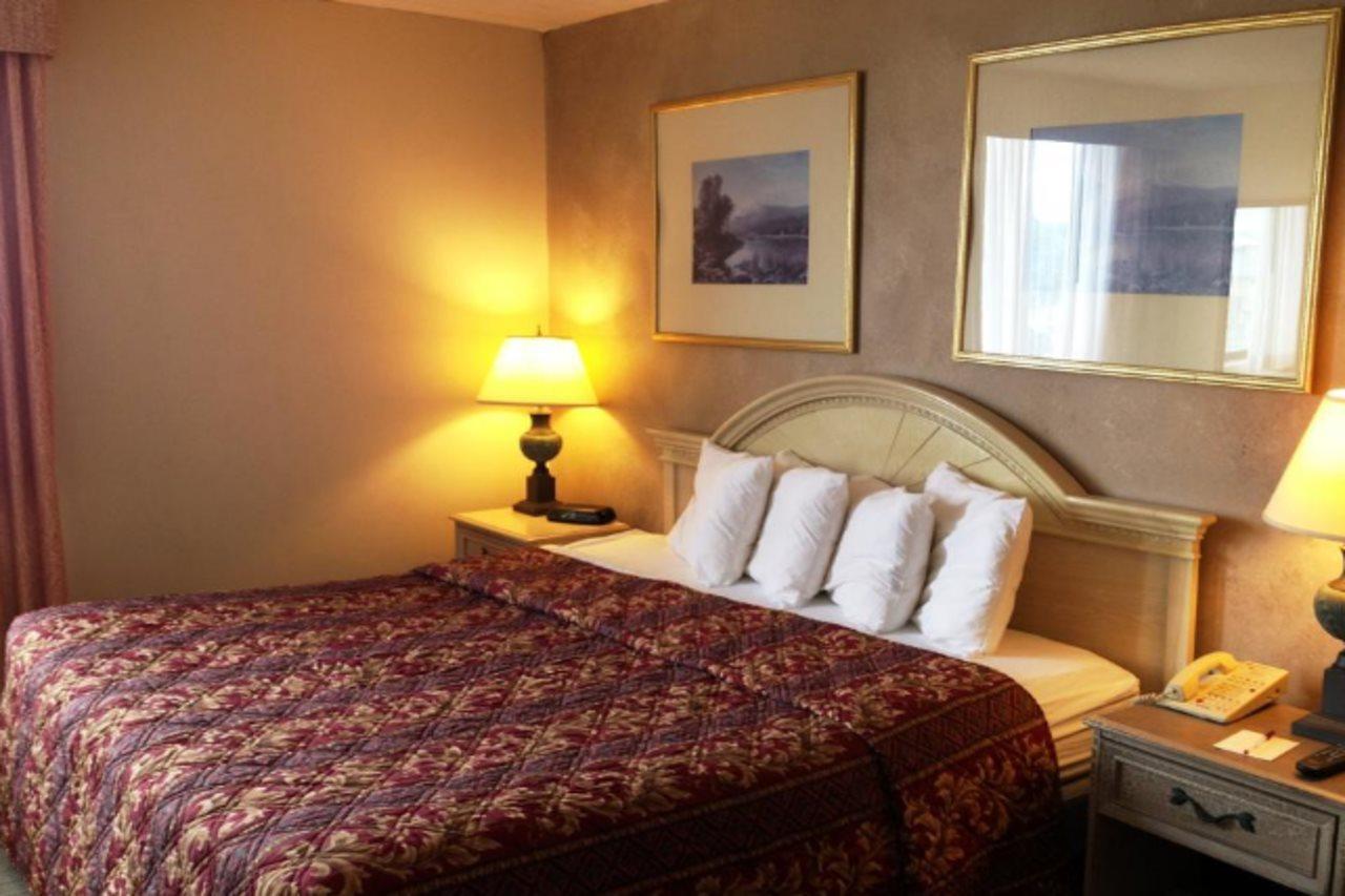 Fairbridge Hotel Cleveland East Wickliffe Экстерьер фото